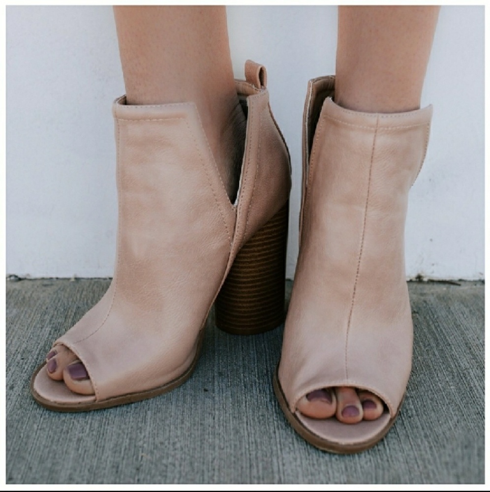 🎉LAST PAIR Nude Peep Toe Booties - Picture 4 of 8